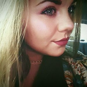 Meet your Posher, Alexis